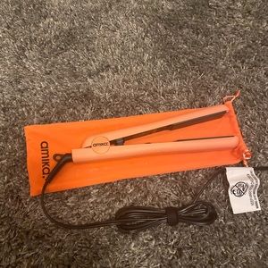 Amika 1 inch flat iron/hair straightener, New